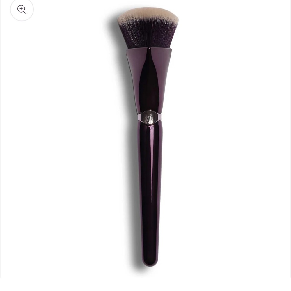 New Pinnacle Foundation Brush